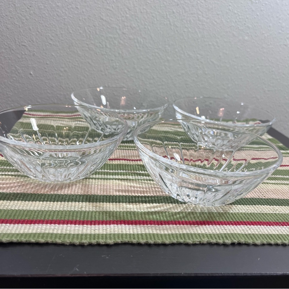 Vintage Cut Glass Dessert Bowls SET of 4- Starburst Pattern - Picture 2 of 15